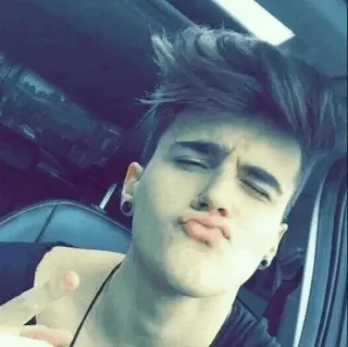 😘 homme, selfie, pose, boucles d'oreilles, baiser whatsapp sticker