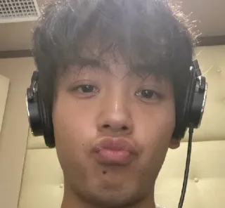 😚 whatsapp sticker