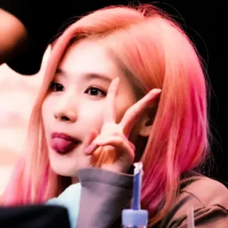🧺 femme, paix, langue, portrait, personne, k-pop telegram sticker