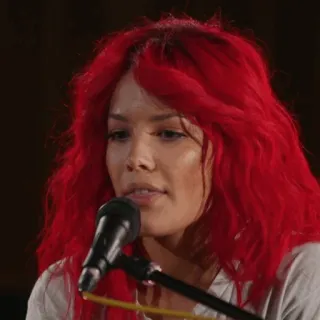 🍒 cabelo ruivo, mulher, microfone, retrato, cantando, close-up whatsapp sticker