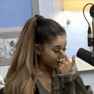 📀 Ariana Grande chanteur, célébrité, musicien, pleurer, triste, contrarié whatsapp sticker
