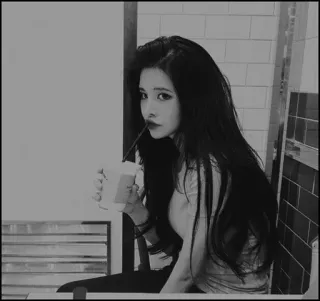 ◾️ femme, boisson, portrait, noir et blanc, asiatique telegram sticker