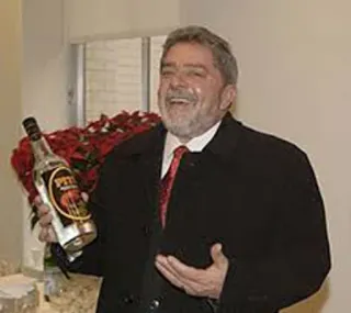 🍻 PTT политик, алкоголь, Бразилия, политический деятель, напиток, улыбка, мужчина telegram sticker