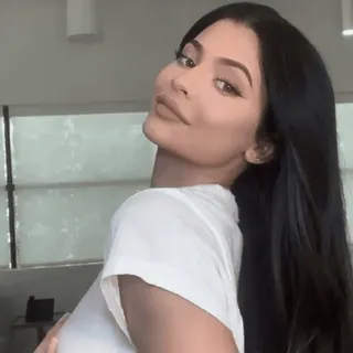 🤩 Kylie Jenner selebriti, wanita, berambut cokelat, orang, mode, kecantikan whatsapp sticker
