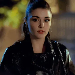 🐾 mujer, retrato, persona, Hande Erçel, actriz telegram sticker