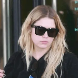 🦌 person, woman, blonde hair, sunglasses telegram sticker