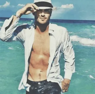 😎 hombre, playa, océano, camisa, sombrero, sol, mojado whatsapp sticker