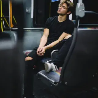 😂 男性, 座る, バス, 交通, 休憩, 都市, 旅行 telegram sticker