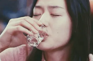 🍸 boire, asiatique, femme, alcool, liquide clair telegram sticker