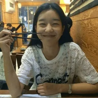 😋 mujer, sonriendo, palillos, asiática, persona, restaurante telegram sticker