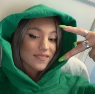 💓 phụ nữ, áo hoodie, chân dung, selfie, cô gái, màu xanh lá cây, thường ngày telegram sticker