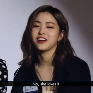 ⚓️ No, she loves it. mujer, retrato, chica, persona, cara, coreana whatsapp sticker