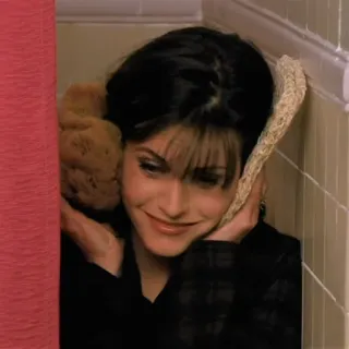 🙉 Monica Geller Friends serie tv, commedia, bagno, doccia, spugna telegram sticker