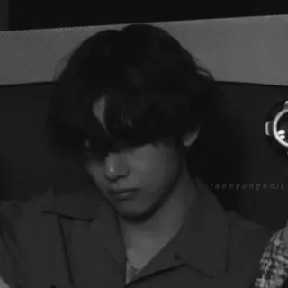 😒 V taehyungedit kpop, bts, 泰亨, v, k-pop, 偶像 telegram sticker