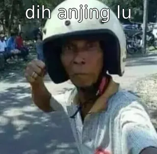 😡 dih anjing lu мем, обидный, человек, шлем, дорога, злой telegram sticker