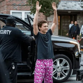 ⚙ Tom Holland Tom Holland, actor, pijama, celebridad, seguridad whatsapp sticker