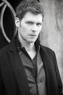 😐 Klaus Mikaelson The Vampire Diaries Klaus Mikaelson, The Vampire Diaries, actor, man, coat, portrait, black and white telegram sticker