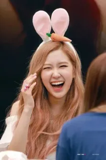 🌸 donna, orecchie da coniglio, sorridente, rosa, kpop, idol, cantante whatsapp sticker
