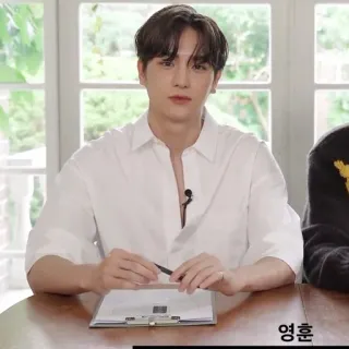 ☁️ 영훈 человек, мужчина, кореец, мужчина, сидит, стол telegram sticker