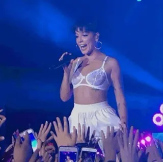 ✨ Halsey piosenkarz, koncert, artysta, scena, muzyka telegram sticker