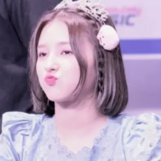 🌷 Nancy Jewel McDonie K-Pop, Idol, Sänger, Schauspielerin, Prinzessin telegram sticker