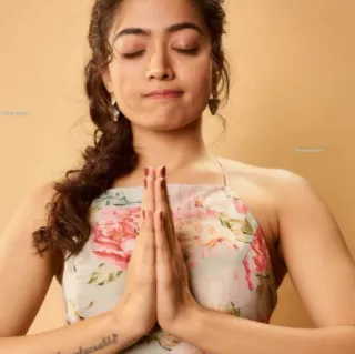 🙏 mulher, retrato, Rashmika Mandanna, atriz indiana, oração, vestido floral, yoga whatsapp sticker
