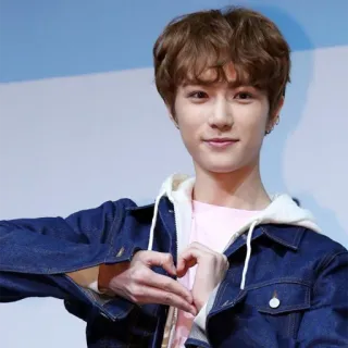 ❤️ ritratto, persona, gesto cuore, coreano, abbigliamento casual telegram sticker
