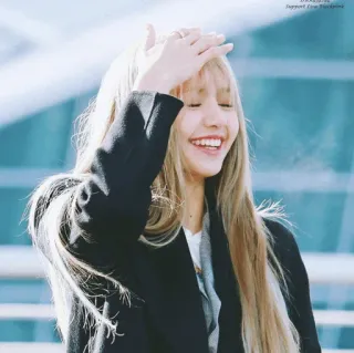 💕 Lisa K-pop, cantora, mulher, sorriso, cabelo loiro, linda, celebridade whatsapp sticker