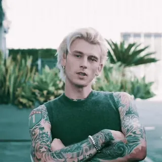🥥 Machine Gun Kelly machine gun kelly, mgk, tatoué, chanteur, cheveux blonds, musicien telegram sticker