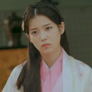 😔 IU IU, Cantante coreana, K-pop, Attrice coreana, Lee Ji-eun, Celebrità telegram sticker