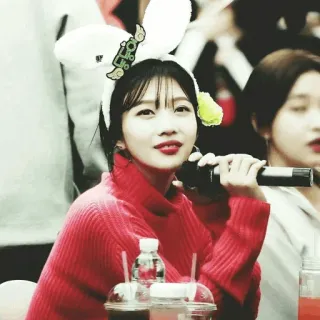 🏮 女性, 歌手, 偶像, 麦克风, 娱乐, 名人, 表演, 红色, kpop telegram sticker