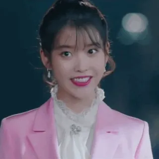 🏨 IU IU, Koreanisch, Schauspielerin, Sängerin, Promi, Frau, Pinker Anzug telegram sticker