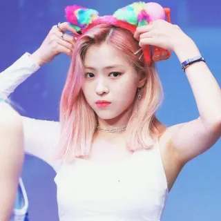 🖤 Ryujin kpop, リュジン, アイドル, 韓国, 女性, ピンク髪, ヘアバンド whatsapp sticker