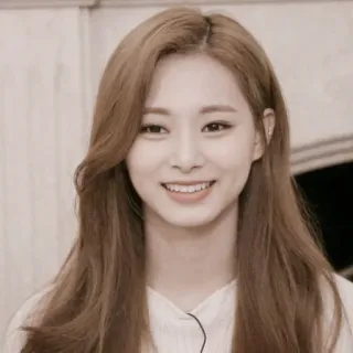 🖱 Tzuyu K-pop, ผู้หญิง, ยิ้ม, จื่อวี, ทไวซ์, นักร้อง telegram sticker