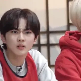 😠 confus, énervé, contrarié, expression, réaction, kpop whatsapp sticker