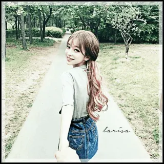 🎠 larisa wanita, gadis, potret, orang, muda, senyum, luar ruangan telegram sticker