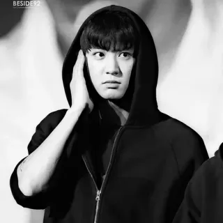 〰 BESIDE92 Person, Hoodie, Porträt, Schwarzweiß, Kpop, BESIDE92 telegram sticker
