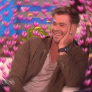 💕 Chris Hemsworth attore, celebrità, occhi a cuore, sorridente telegram sticker