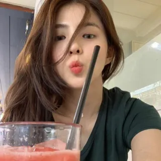 🤍 wanita, korea, cantik, potret, minuman, selfie, asia, wajah telegram sticker