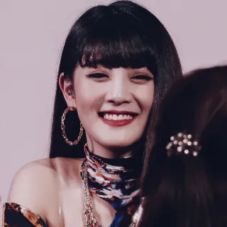 🍭 mujer, retrato, sonrisa, persona, moda, estilo telegram sticker