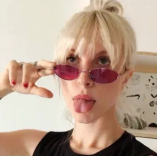 ❤️‍🔥 pessoa, mulher, óculos de sol, língua, loira, retrato telegram sticker