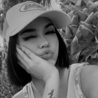 😘 Frau, Mädchen, Porträt, Pose, Hut, Selfie, Casual, Monochrom whatsapp sticker