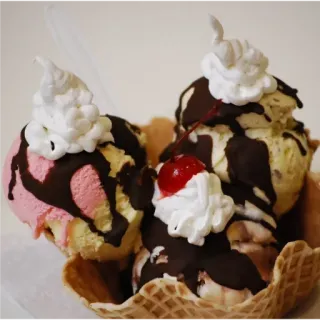 😋 ice cream, dessert, food, sweet, sundae, cherry, waffle bowl, chocolate sauce, whipped cream telegram sticker