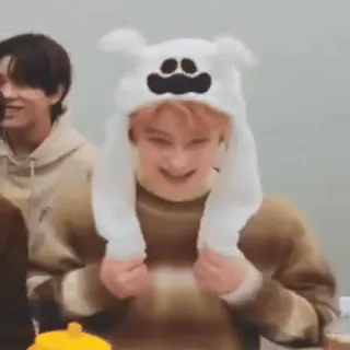 😡 orang, tersenyum, topi, imut, kpop telegram sticker