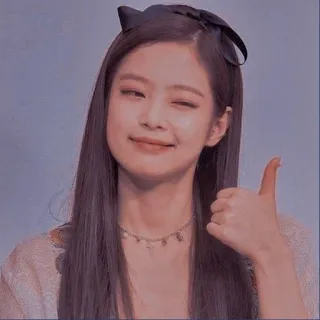 🌟 Jennie Kim kpop, chanteuse, femme, sourire, pouce levé telegram sticker