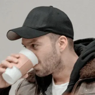 😐 мужчина, кофе, пьет, кепка, куртка telegram sticker