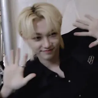 🤲 person, blond hair, smile, portrait, kpop telegram sticker