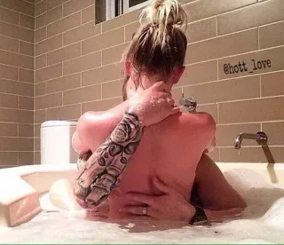 💦 @hott_love couple, bathtub, romance, intimacy, bath, embrace, love telegram sticker