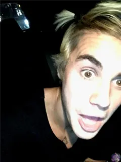 😲 Justin Bieber celebrità, cantante, ritratto, capelli biondi, chignon uomo, selfie telegram sticker