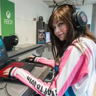 👩‍💻 WIN TO WIN gamer, femme, gaming, xbox, ordinateur, portable telegram sticker